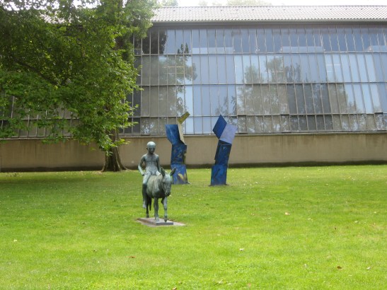 park in vienna, sculpture of chil